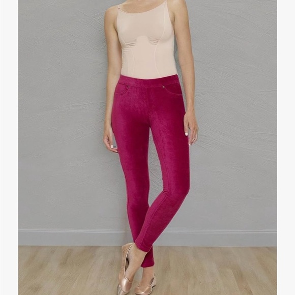 NWT Hue
Women's Straight Up Cool Classic Corduroy Leggings Medium - Picture 4 of 4